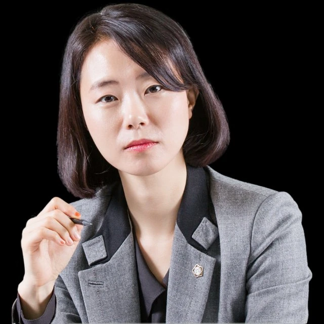 김이지 변호사 정면 포트레이트